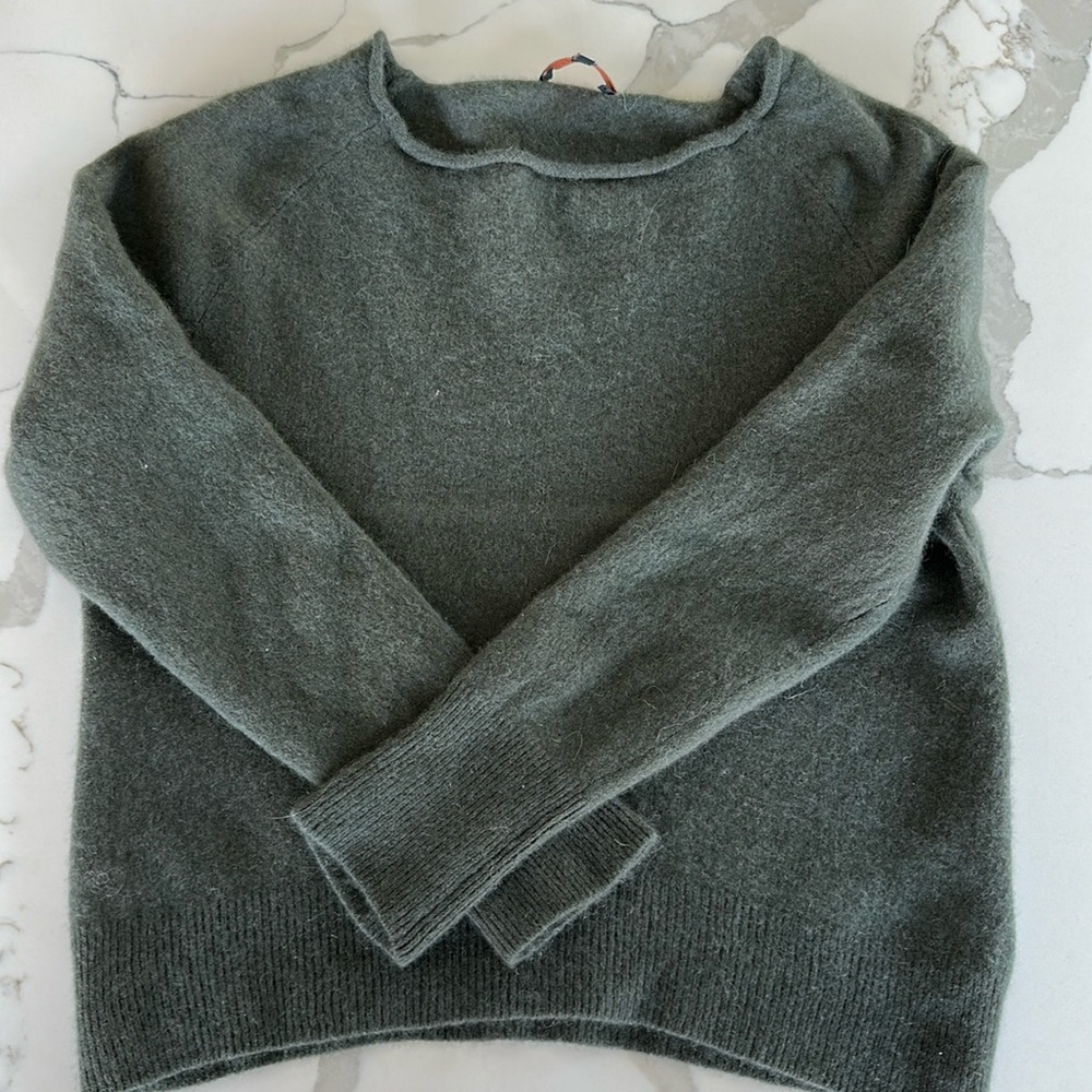 Quince Forest green cashmere sweater